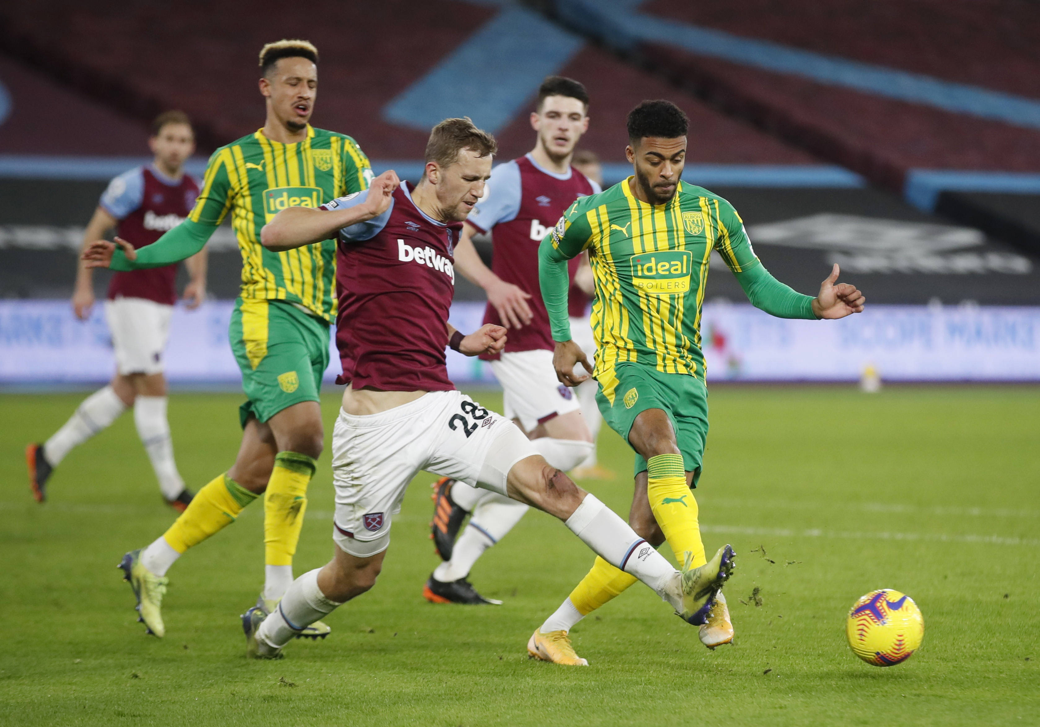 据明显优势 据明显优势